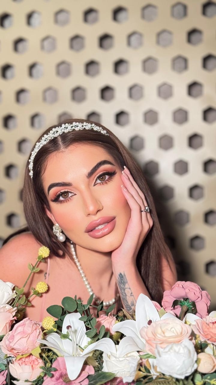 المودل / carla madi