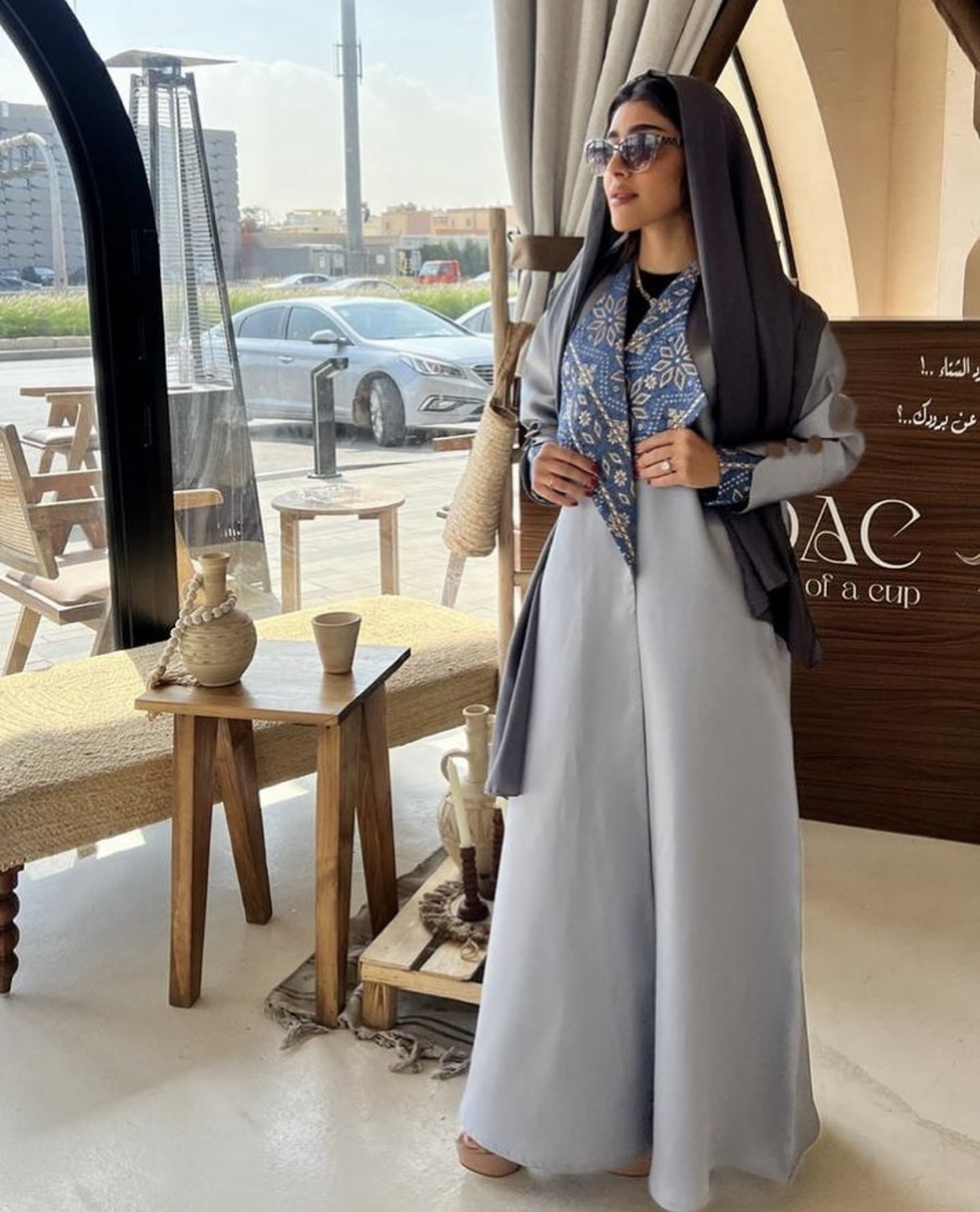 المودل / Sally .