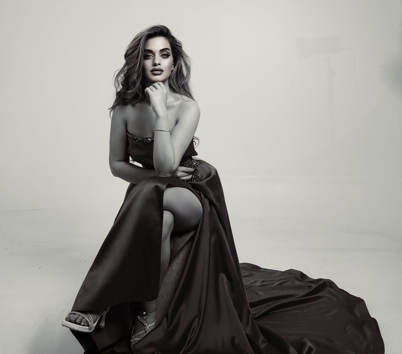 المودل / Simge Karaciğer