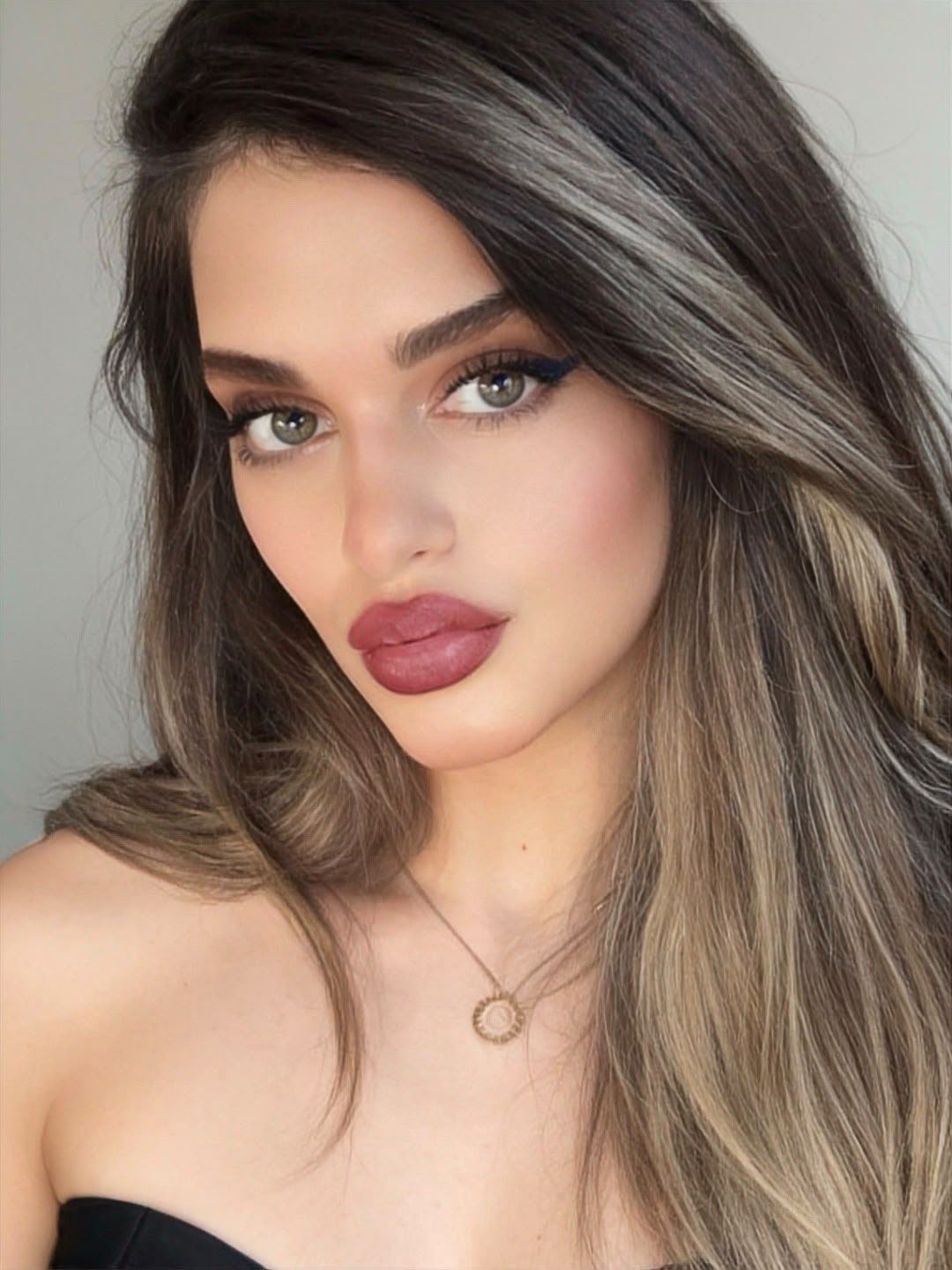 المودل / Simge Karaciğer