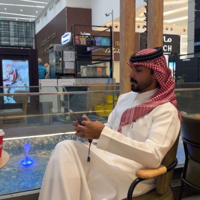 المودل / عايش المكايل